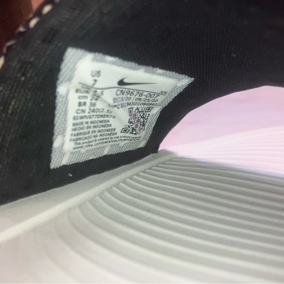 🔥NWOT🔥 Nike Victori One
Women's Snakeskin Print Slides W7 - Picture 6 of 7